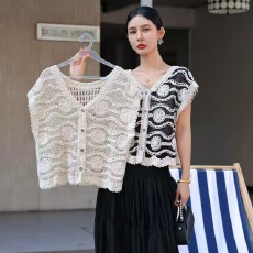 批发2026春夏重工刺绣钩花镂空V领正肩马甲<b class='q'>设计</b>感小众外穿上衣马甲