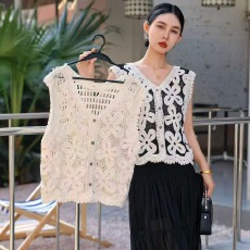 批发2026春夏重工刺绣钩花镂空V领正肩马甲<b class='q'>设计</b>感小众外穿上衣马甲