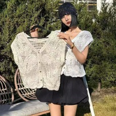 批发2026春夏重工刺绣钩花镂空V领正肩马甲<b class='q'>设计</b>感小众外穿上衣马甲