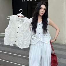 批发2026夏季新中式不规则重工刺绣V领单排扣宽松百搭国风无袖马甲