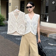 批发2026秋季新小香风穿搭轻奢烫钻粗花呢马甲女名媛叠穿显瘦上衣外套