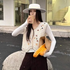 批发2026秋季森系复古撞色边V领刺绣针织<b class='q'>背心</b>女叠穿百搭气质开衫马甲