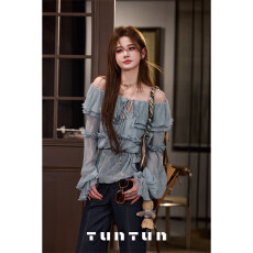 批发吞吞TUNT春夏【好心情】小露香肩 清冷细闪层叠荷叶边<b class='q'>一字肩</b>小衫