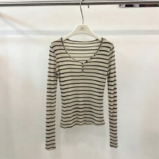 批发26年秋上新纽扣V领长袖<b class='q'>T</b><b class='q'>恤</b>女