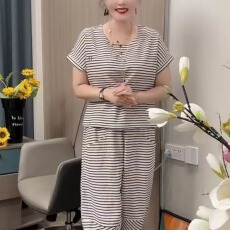 批发新款时尚夏季百搭宽松显瘦<b class='q'>大码</b>短袖上衣设计感条纹休闲<b class='q'>裤</b>两件套<b class='q'>装</b>