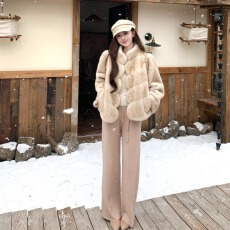 批发实拍实价~鱼兔子的兔子 <b class='q'>名媛</b>气质貂毛女冬季新款短款羊毛皮草外套