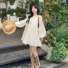 批发实拍实价~法式长袖连衣裙女<b class='q'>蕾丝</b>边设计感巨好看宽松裙背心套装