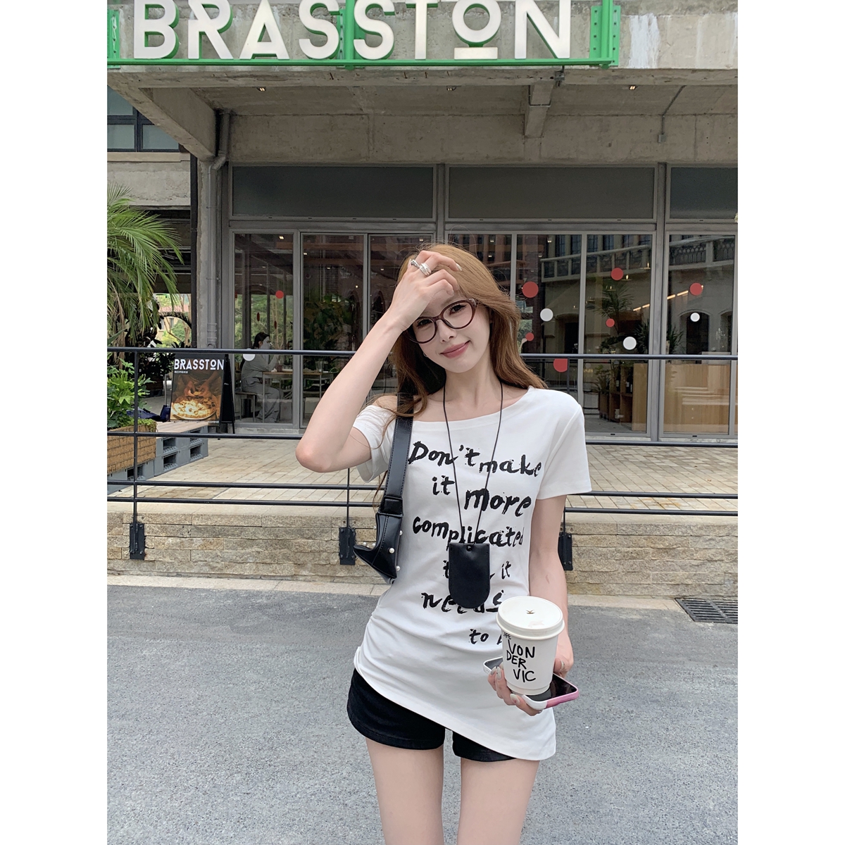실사 정가 여름 한국 스타일 비스듬한 칼라 불규칙 주름 슬림해 보이는 알파벳 프린트 다용도 순면 반팔 티셔츠 여성