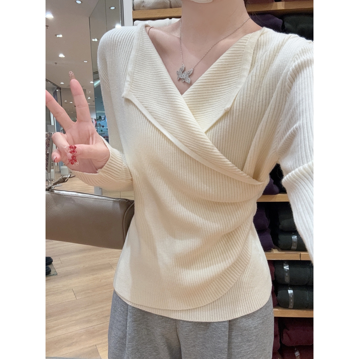 实拍实价 秋冬韩版纯欲翻领交叉褶皱设计安迪绒针织衫打底毛衣女