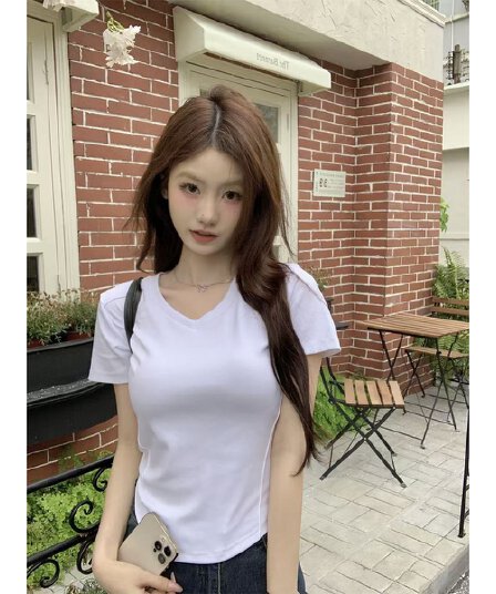 실사 정가 여름 한국 스타일 순수한 욕망 V넥 몸매 가꾸기 핫걸 긍정적 인 어깨 생선뼈 디자인 센스 반팔 티셔츠 맨위 여성