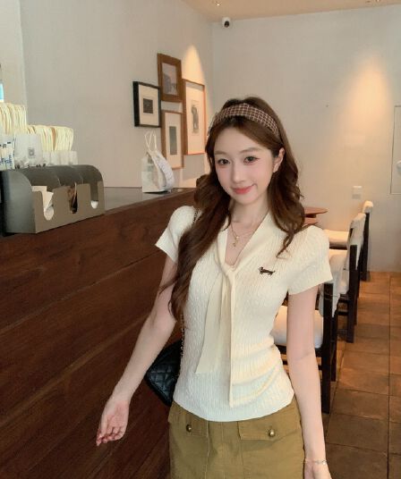 실사 정가 여름 한국 스타일 부드러운 품격 섹션 V넥 레이스업 꽈배기 질감 몸매 가꾸기 슬림해 보이는 니트 맨위
