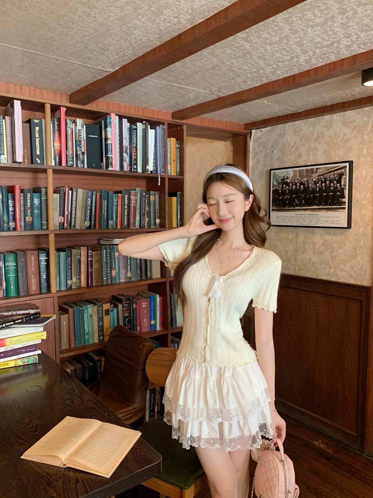 실사 정가 여름 한국 스타일 부드러운 바람 레이스 V넥 단추 레이스업 디자인 몸매 가꾸기 슬림해 보이는 니트 맨위