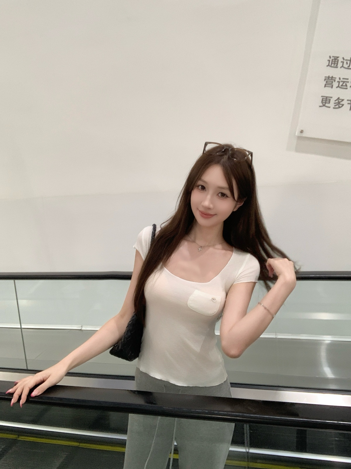 실사 정가 여름 한국 스타일 순수한 욕망 바람 u 칼라 주머니 디자인 센스 몸매 가꾸기 슬림해 보이는 반팔 티셔츠 맨위