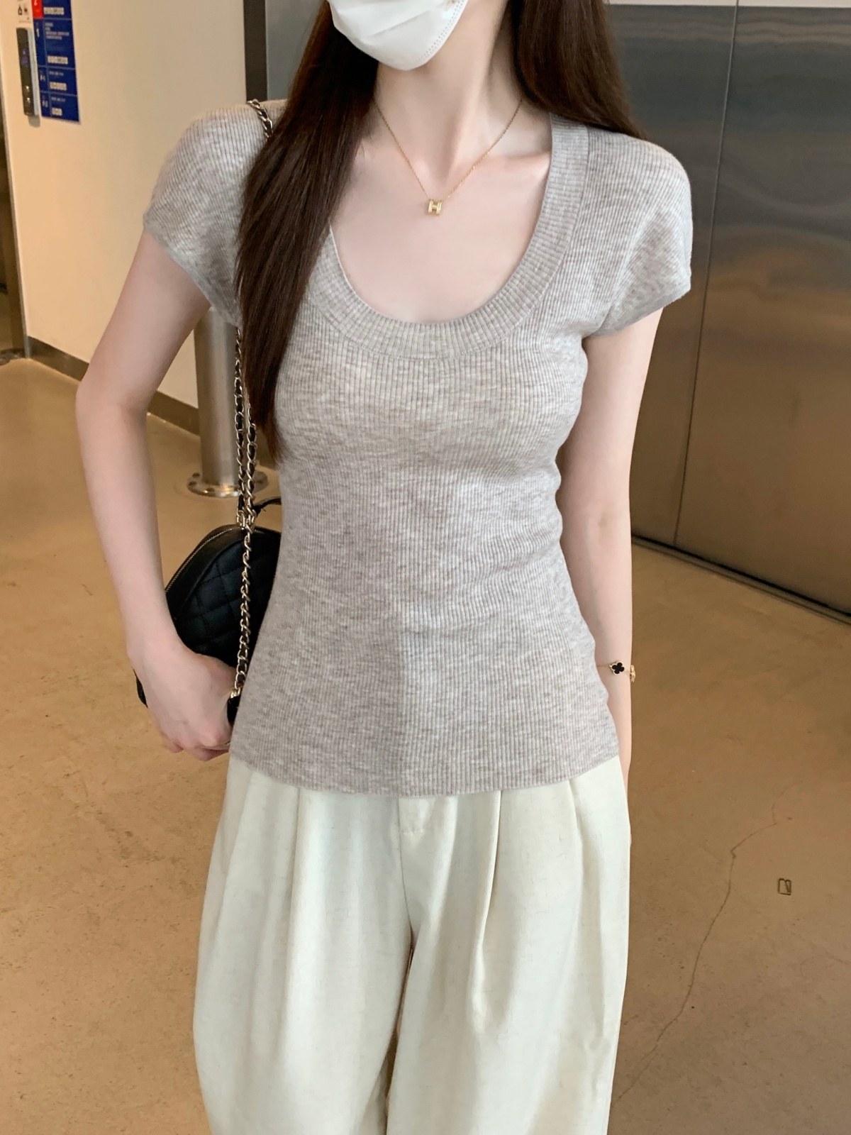 실사 정가 여름 한국 스타일 u 칼라 단색 미니멀리즘 기초 다용도 몸매 가꾸기 슬림해 보이는 반팔 니트 스웨터 맨위