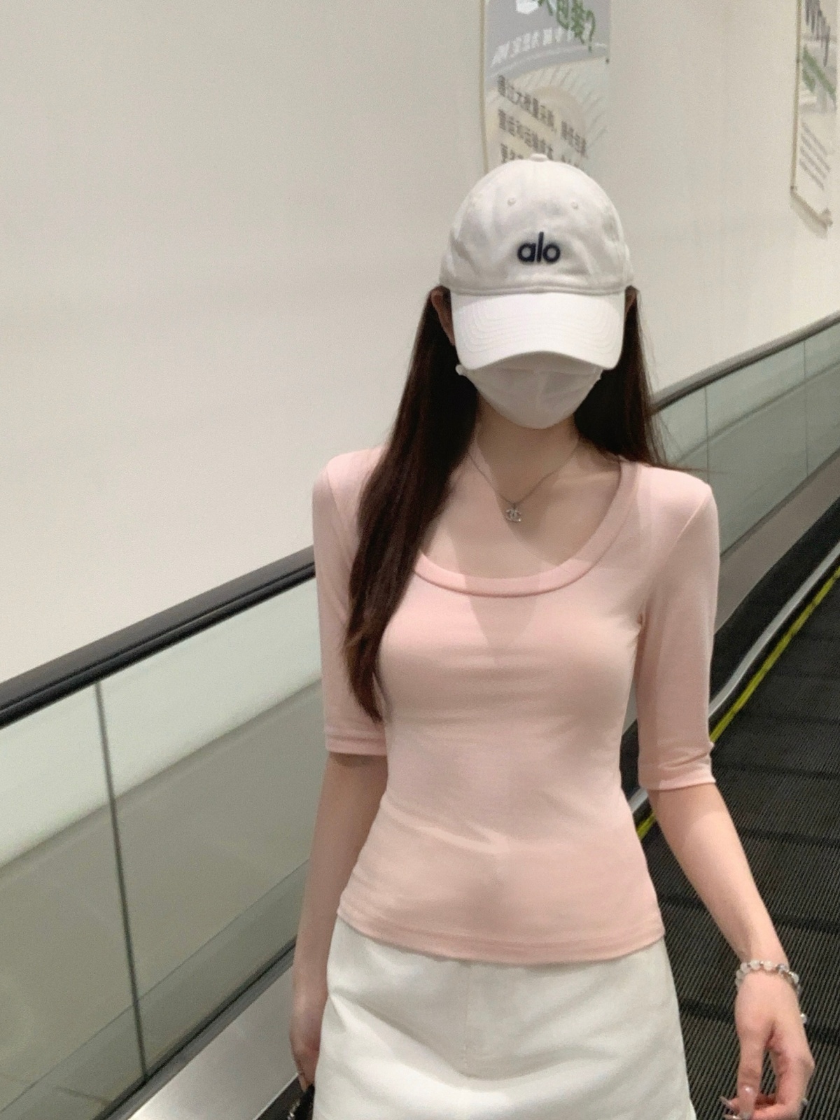 실사 정가 여름 한국 스타일 주간 실크 u 칼라 단색 품격 다용도 몸매 가꾸기 슬림해 보이는 반팔 티셔츠 맨위