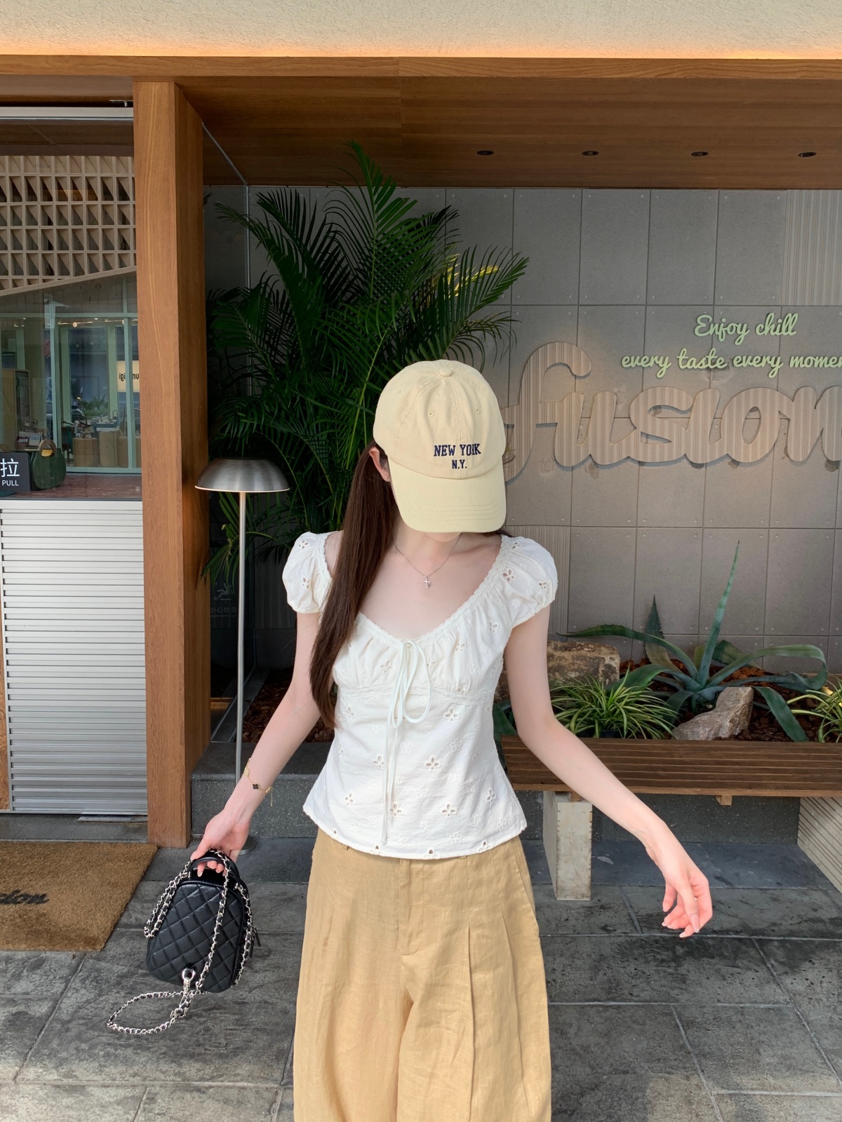 실사 정가 여름 한국 스타일 V넥 레이스 레이스 스트랩 자카드 주름 품격 다용도 반팔 티셔츠 맨위