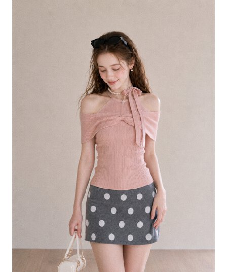 여름 새로운 한 부서 부드러운 바람 행침 목 오프숄더 허리 수축 니트 스웨터 여성 비틀림 디자인 몸매 가꾸기 반팔 맨위