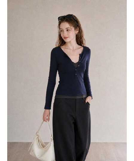 가을 새로운 한국 스타일 페이크 레이어드 긴팔 티셔츠 여성 배색 반 개방 칼라 디자인 허리 수축 슬림해 보이는 V넥 기본 셔츠