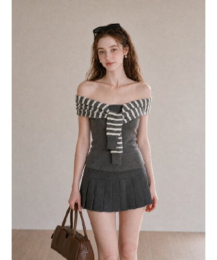 여름 새로운 한 부서 달콤한 매운맛 회색 오프숄더 니트 스웨터 여성 몸매 가꾸기 슬림해 보이는 스트라이프 숄 디자인 민소매 맨위