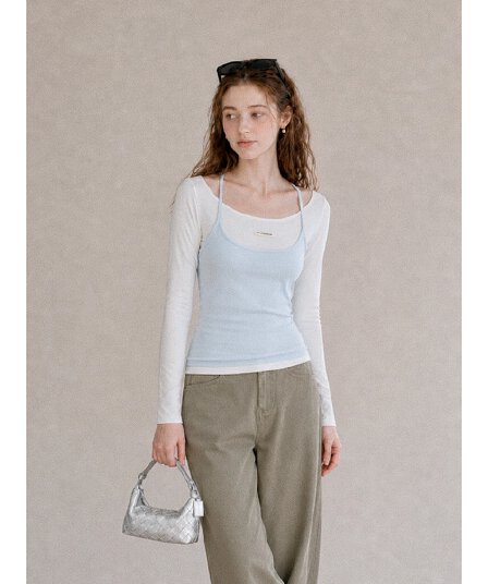 가을 새로운 한국 스타일 미니멀리즘 바람 배색 페이크 레이어드 티셔츠 여성 몸매 가꾸기 슬림해 보이는 슬립 패치워크 긴팔 맨위