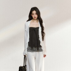 批发韩系松弛感穿搭白色罩衫搭配灰色吊带两件套装