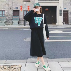 批发<b class='q'>秋</b>季新款甜美可爱印花半身裙开叉设计套装时尚慵懒高级两件套