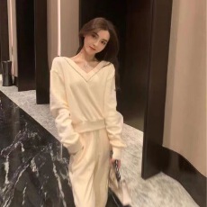 批发休闲<b class='q'>运动</b>套装女2026年秋季新款V领修身<b class='q'>显瘦</b>卫衣阔腿裤两件套ins潮