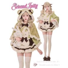 批发冬季新款<b class='q'>可爱</b>少女甜美连帽蝴蝶结斗篷上衣拼接蓬蓬背带短裙三件套