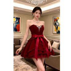 批发圣诞氛围感名媛千金抹胸丝绒<b class='q'>连衣裙</b>秋冬款轻奢收腰<b class='q'>蓬蓬</b>礼服裙女