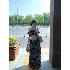 批发法式度假风高级碎花温柔氛围感<b class='q'>一字肩</b>短款上衣低腰长裙新款两件套