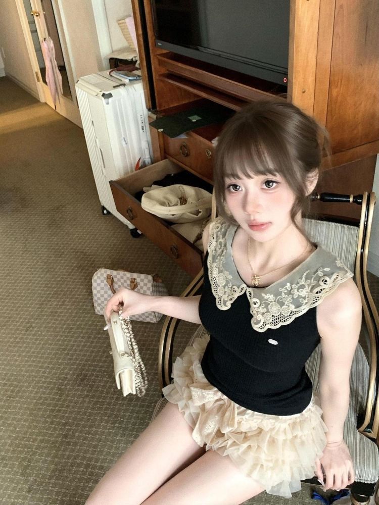 새로운 품격 디자인 센스 부드러운 분위기 센스 베이비 칼라 검정색 맨위 하이웨이스트 실 인터넷 케이크 드레스 두 조각 여성 세트