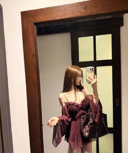 여름 새로운 순수한 욕망 바람 핫걸 섹시함 디자인 부드러운 백리스 긴팔 실 인터넷 프릴 몸매 가꾸기 슬립 미니 스커트