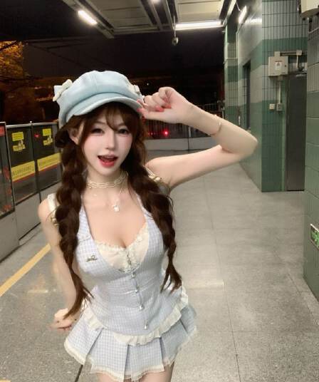 여름 달콤함 순수한 욕망 소녀 센스 디자인 품격 레이스 페이크 레이어드 맨위 코디 플리츠 미니 스커트 두 조각 여성 세트