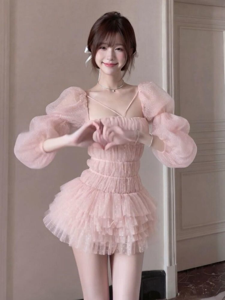 새로운 프랑스식 달콤함 패션 숙녀 핑크색 디자인 센스 스퀘어 입 칼라 허리 수축 긴팔 실 인터넷 슬림해 보이는 점프 슈트 미니 스커트