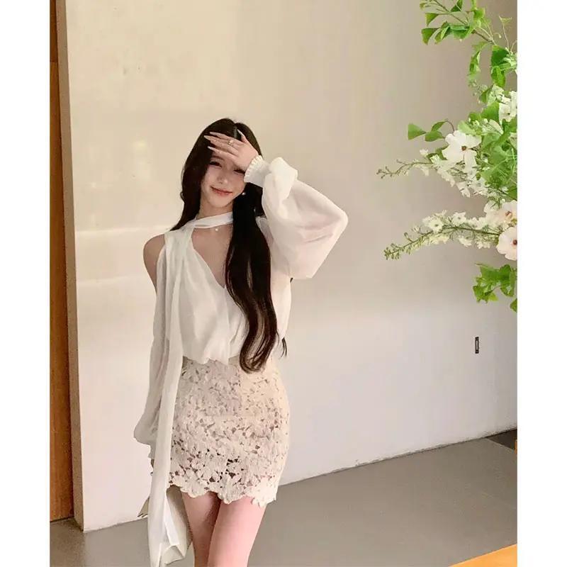 프랑스식 빛 요리 한 바람 디자인 센스 화이트 셔츠 홀로우 아웃 미니 스커트 세트 여성 고급 센스 순수한 욕망 바람 수신