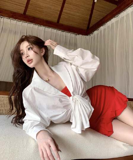 여름 새로운 순수한 욕망 바람 핫걸 세트 화이트 긴팔 셔츠 패치워크 허리 수축 슬림해 보이는 슬립 미니 스커트 투피스 세트