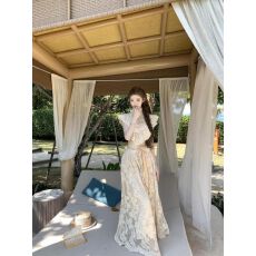 批发名媛千金夏季<b class='q'>新款</b>法式气质设计感蕾丝拼接上衣搭配高腰<b class='q'>长裙</b>两件套