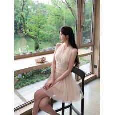 法式温柔风蕾丝拼接纱网连衣裙女2026夏季新款收腰显瘦蓬蓬短裙子