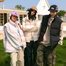 批发2025秋冬新款美式条纹撞色无袖<b class='q'>马甲</b><b class='q'>男</b>女宽松时尚百搭学生立领背心