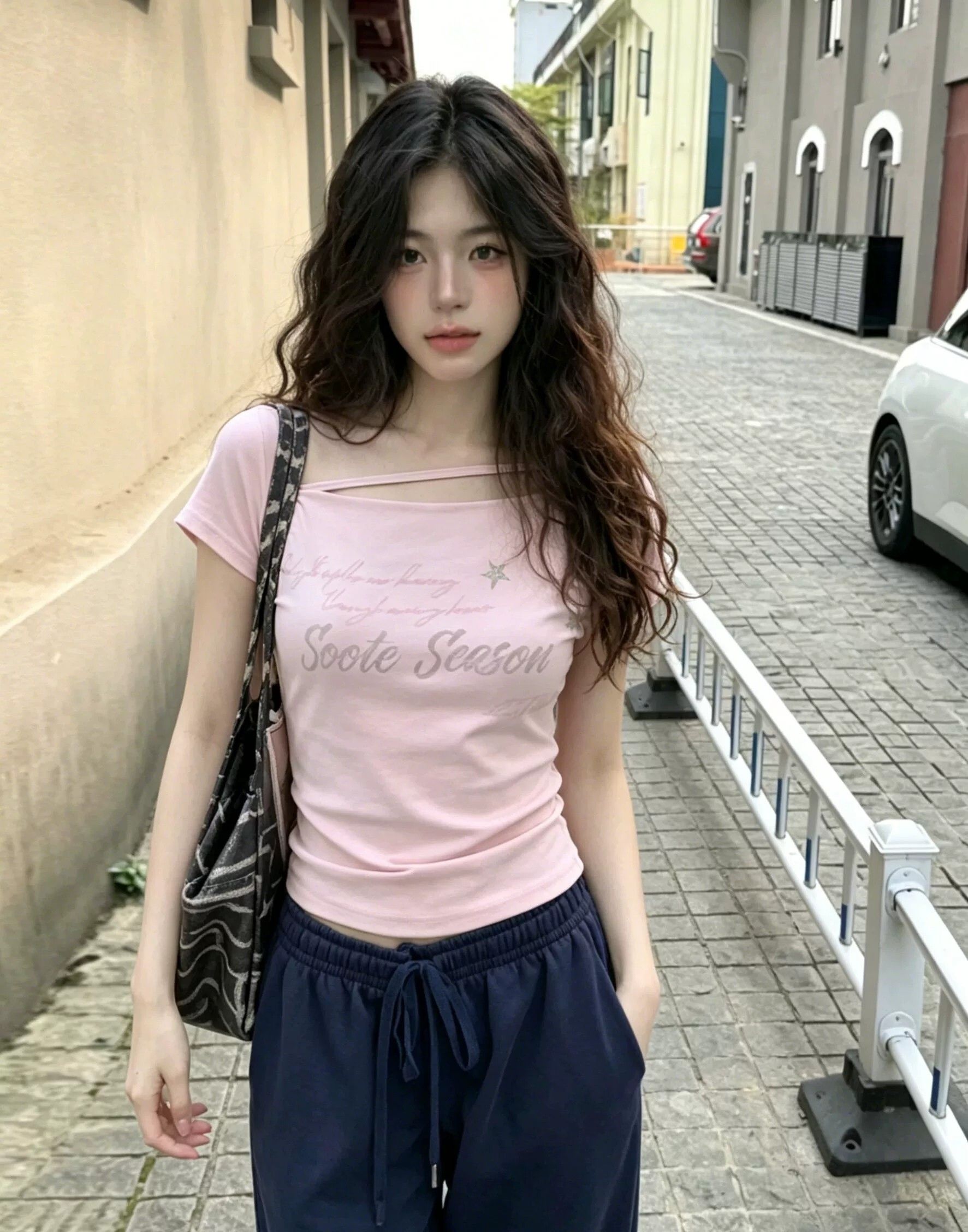 한 부서 비스듬한 오프숄더 프린트 반팔 티셔츠 여성 여름 새로운 몸매 가꾸기 슬림해 보이는 핫걸 허리 수축 맨위 트렌디