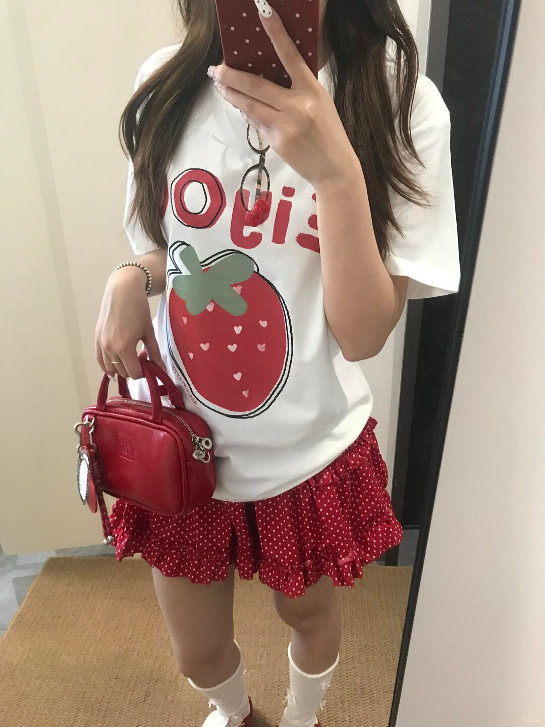 딸기 알파벳 프린트 루즈핏 반팔 티셔츠