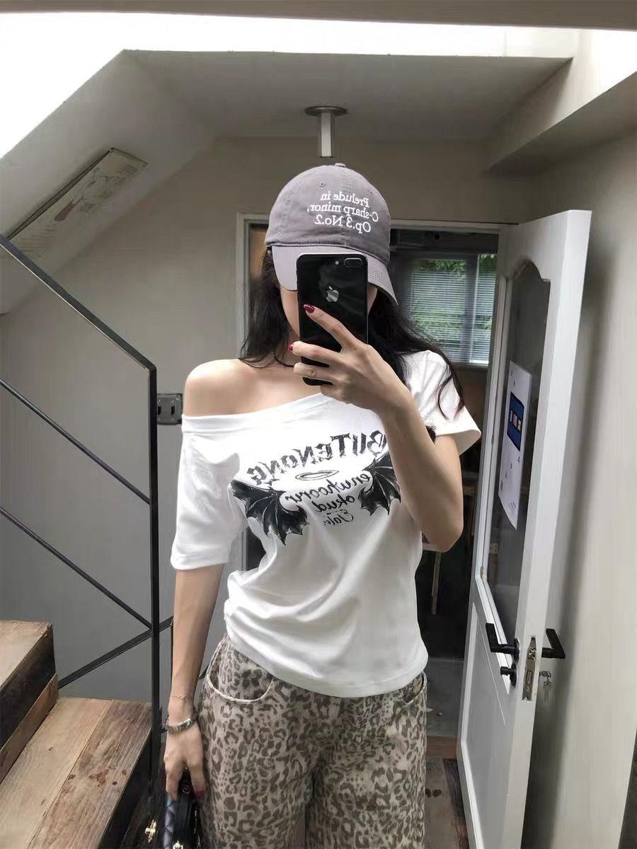 아메리칸 핫걸 비스듬한 어깨 알파벳 프린트 반팔 티셔츠 여성