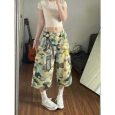 批发美式复古迷彩挂件印花多口袋直筒七分牛仔裤男女宽松阔腿休闲中裤