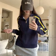批发美式复古蓝色休闲小外套<b class='q'>女</b>秋季两条杠撞色立领<b class='q'>开衫</b>百搭运动棒球服