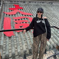 批发【斜领】曼巴棉300克 后包领彩色内外同色印花长袖<b class='q'>宽松</b>套头卫衣女