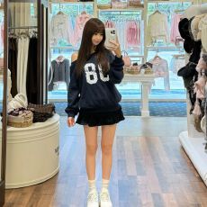批发【斜领】曼巴棉300克 后包领彩色内外同色印花长袖<b class='q'>宽松</b>套头卫衣女