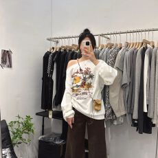 批发【斜领】曼巴棉300克 后包领彩色内外同色印花长袖<b class='q'>宽松</b>套头卫衣女