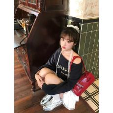 批发纯棉华棉复合牛奶丝330克+银狐绒420克】美式辣妹斜肩字母<b class='q'>卫衣</b>女