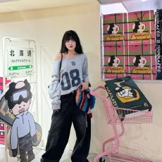斜领曼巴棉300克 后包领彩色内外同色印花长袖宽松套头卫衣女