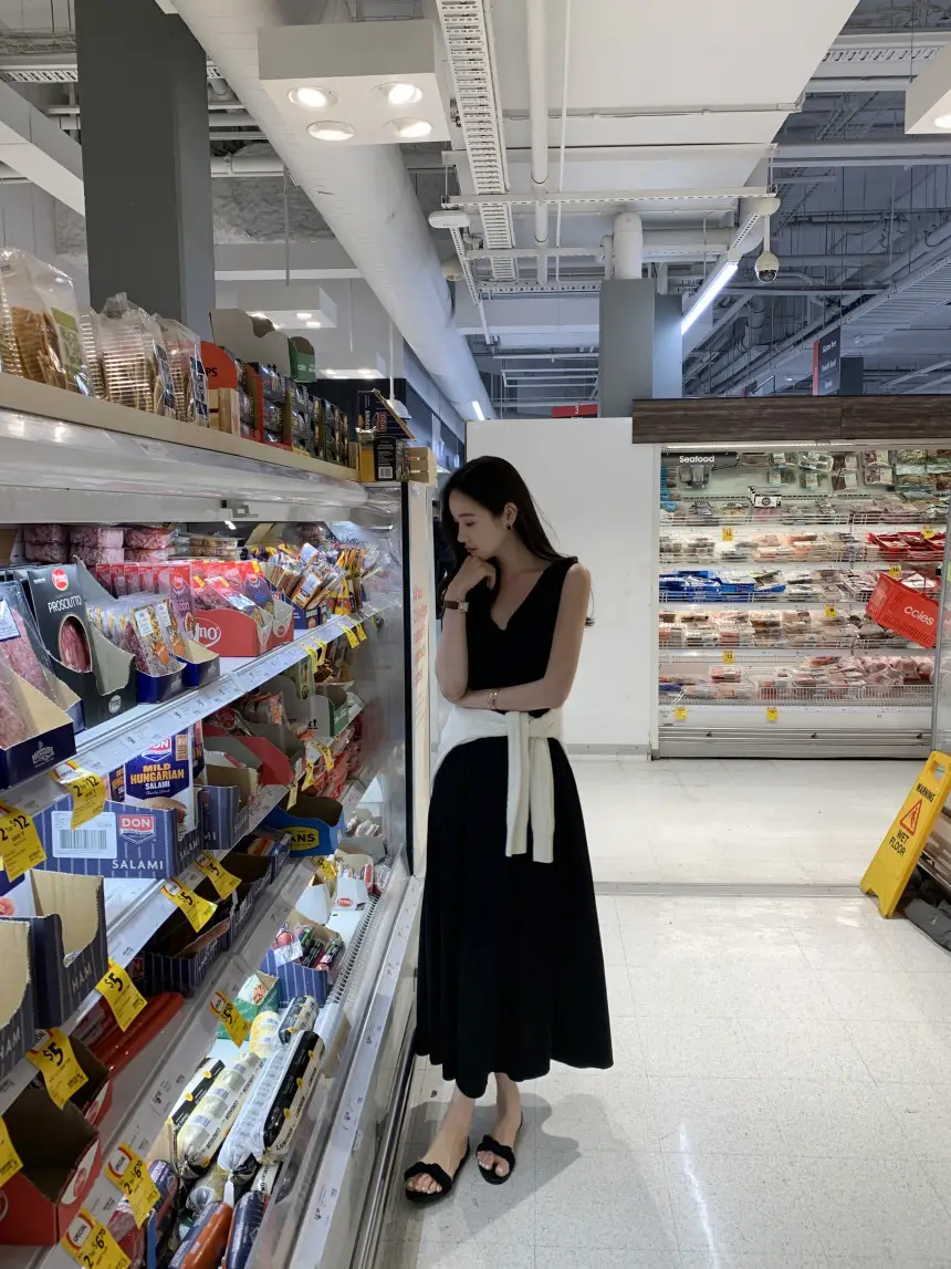 V넥 민소매 끈 디테일 롱 원피스 상세 이미지 7